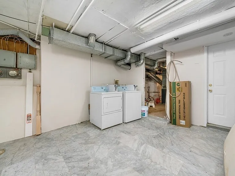77 Webster St #2 — Photo 8