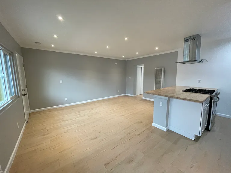 730 N Mariposa Ave — Photo 14