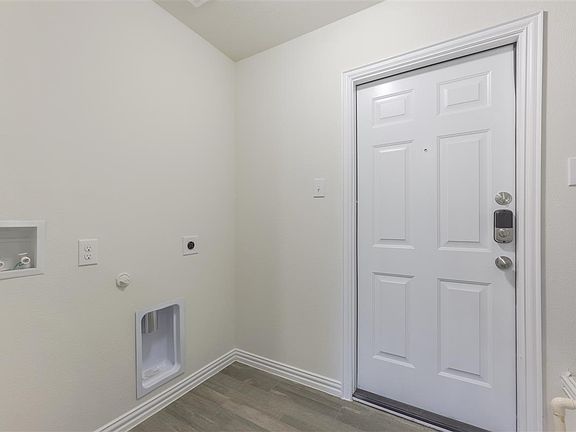 3rd image of 427 Roberts St
