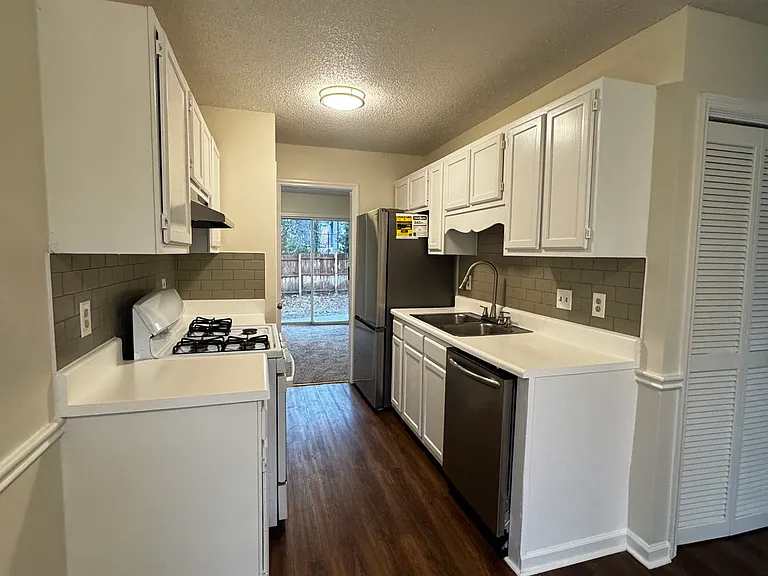 875 Joseph Club Dr SW — Photo 4
