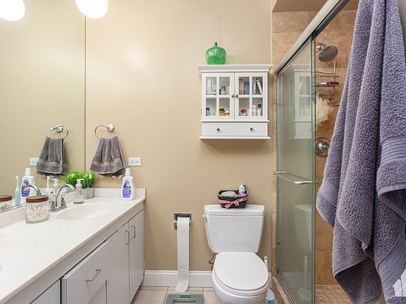 2nd image of 1455 W Wilson Ave #1