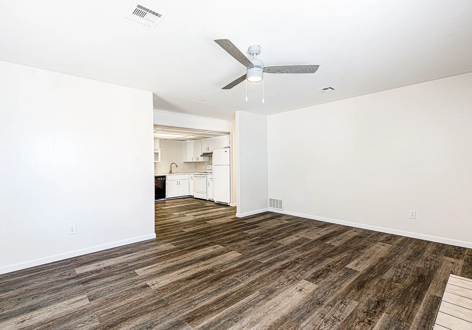 Beautifully Renovated 2bed/2bath Flat — Photo 4