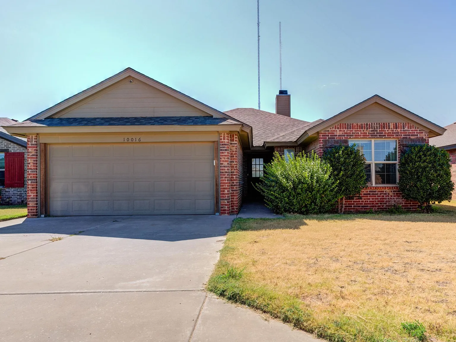 4 bed, 1733 sqft, $1,999 — Photo 2