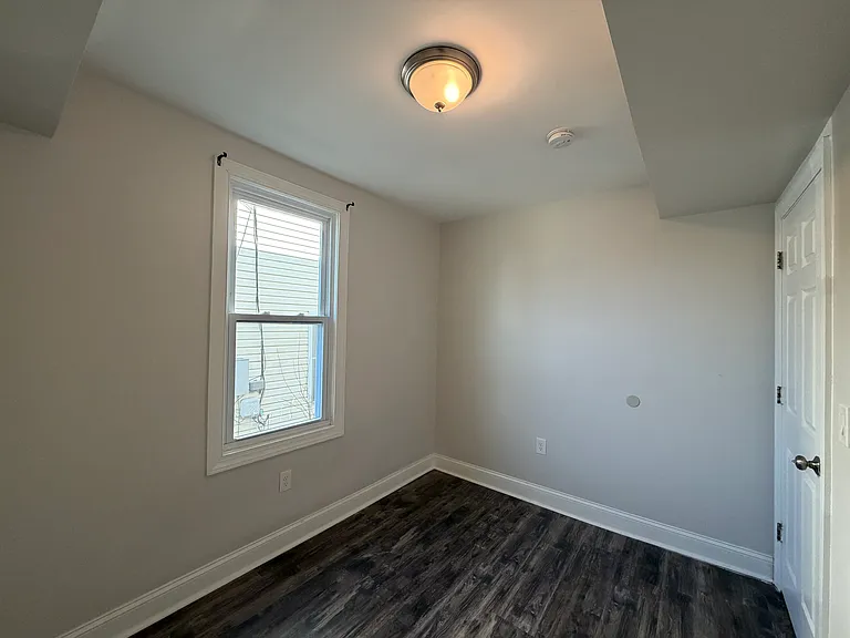 469 Alden St #1 — Photo 17