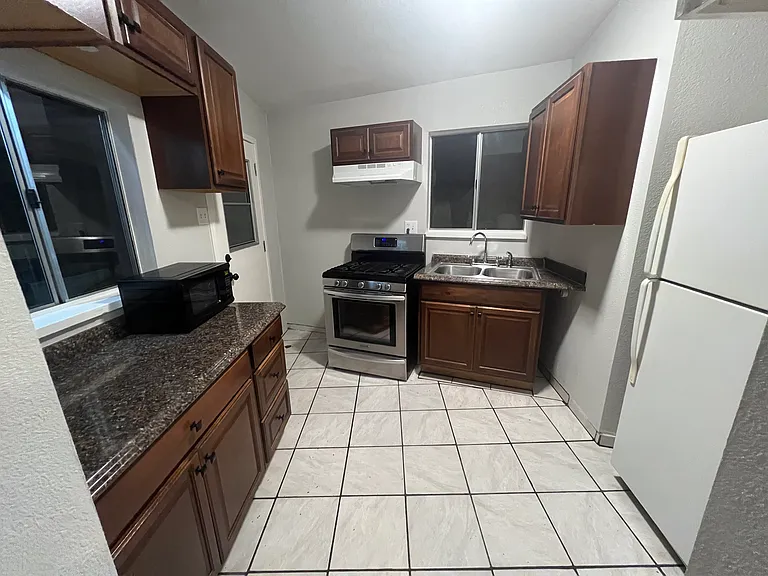 1854 Morrison St — Photo 17