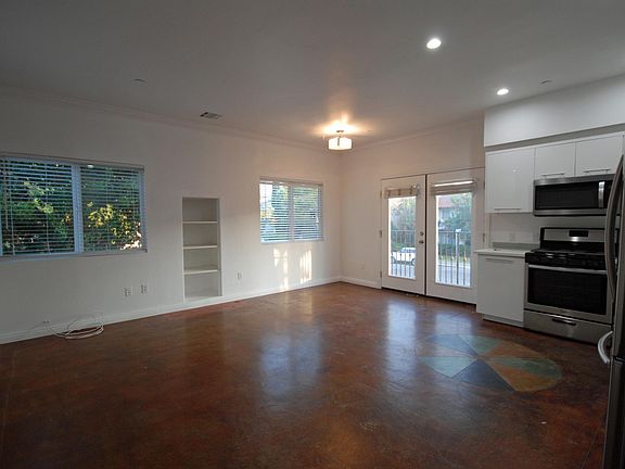 3rd image of 10833 Camarillo St APT 2