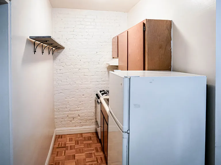 210 E 67th St #20 — Photo 3