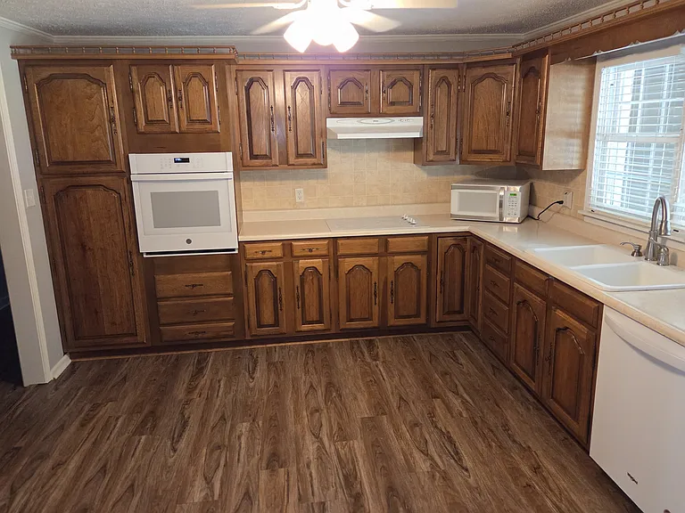 4410 Cold Springs Rd — Photo 3