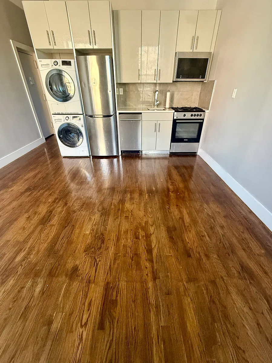 Building Photo - 102 E 116th St #2F