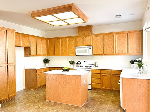 2nd image of 2919 Gambler Hill Ct