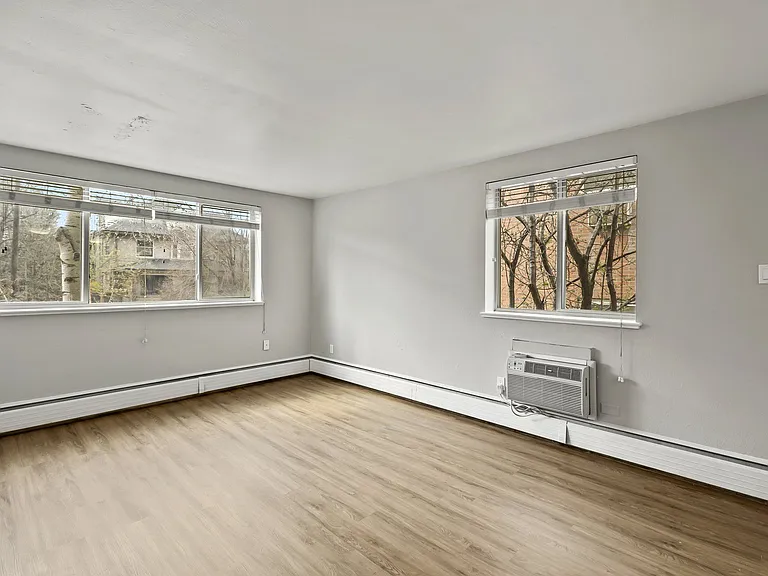1536 Vine St — Photo 5