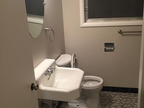 5th image of 40 Beechwood Dr