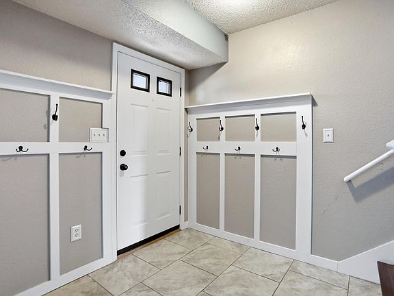 2nd image of 2295 Lakecrest Dr