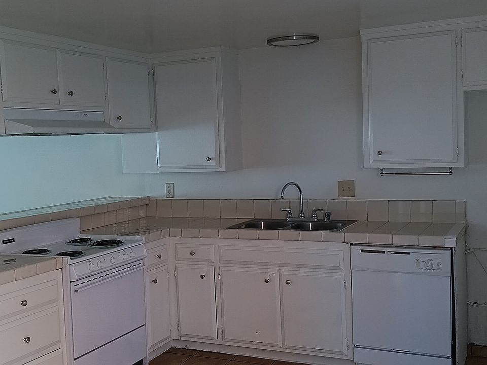 1st image of 5837 Comstock Ave