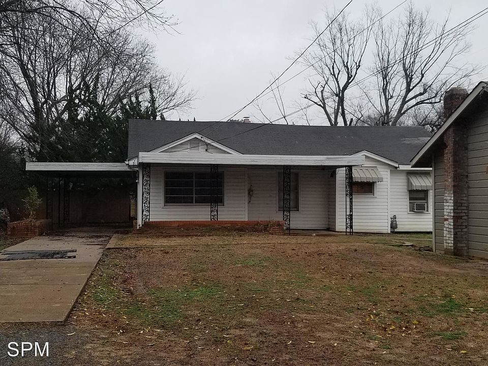 2nd image of 1105 Oshaughnessy Ave NE