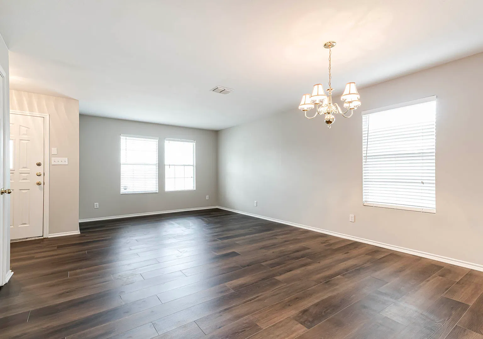 3 bed, 2.5 bath, 2516 sqft, $2,095 — Photo 4