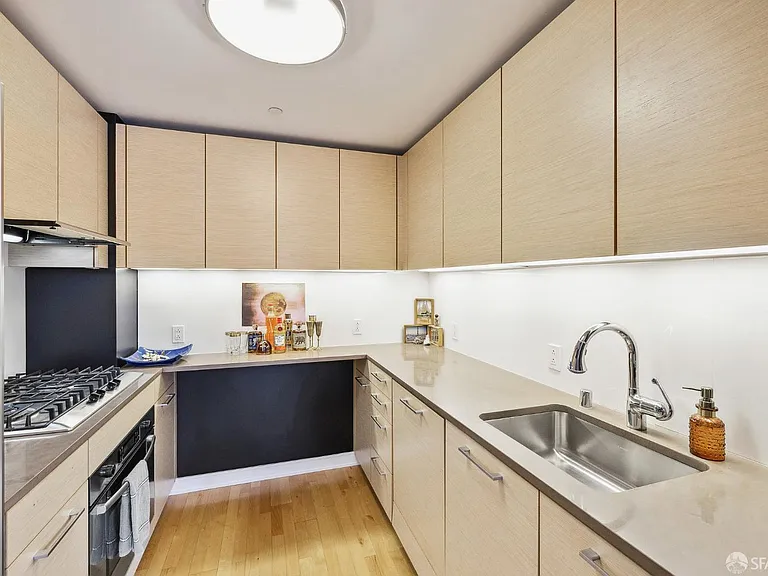 301 Mission St #10H — Photo 11