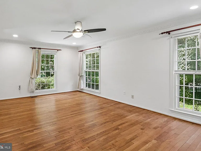 903 Ridge Dr — Photo 9
