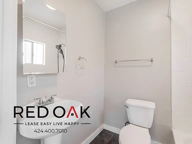 1182 E 52nd St #1184-1/2 — Photo 18