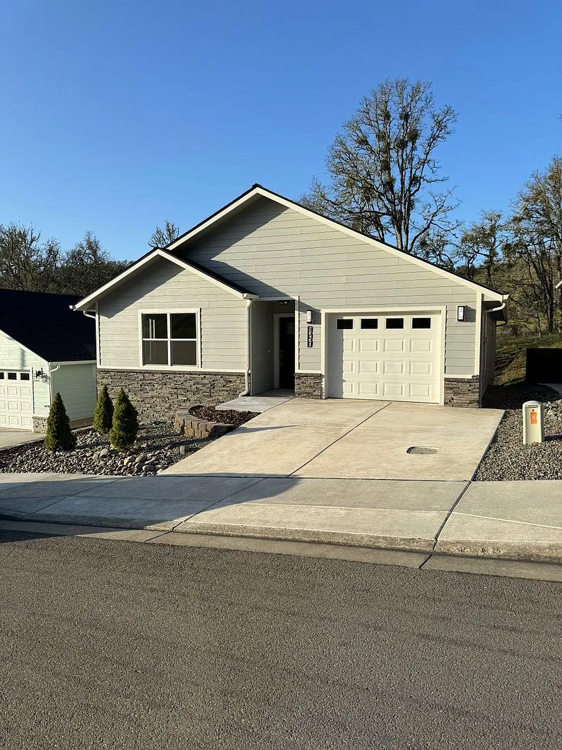 Brand new 2 bedroom 2 bath home in 55+ Community — Photo 1