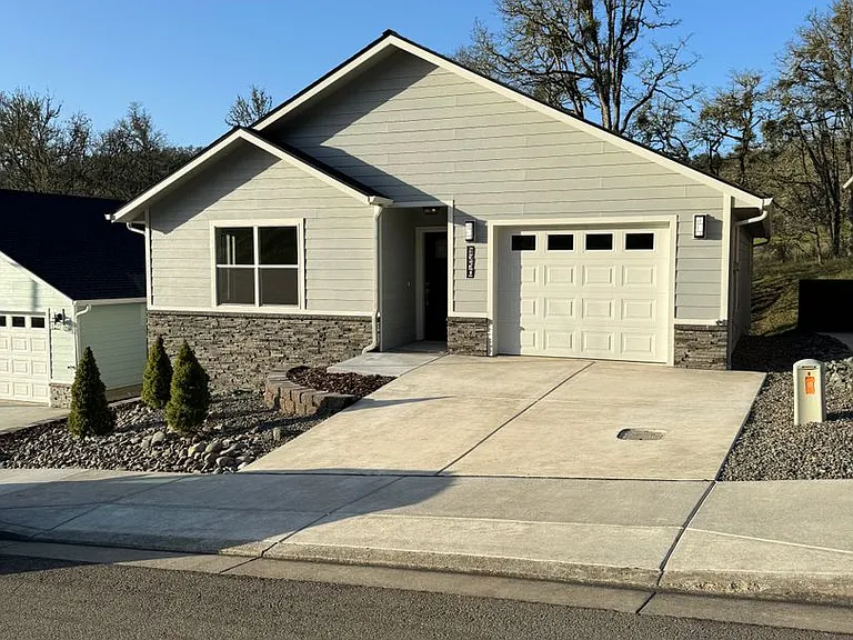 1750 NE Alameda Ave — Photo 1