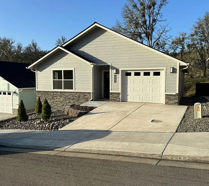 1750 NE Alameda Ave