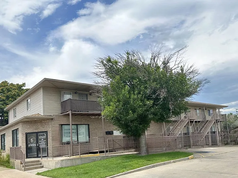 805 16th Street — Photo 9