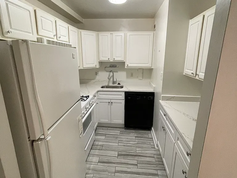 922 24th St NW #221 — Photo 15