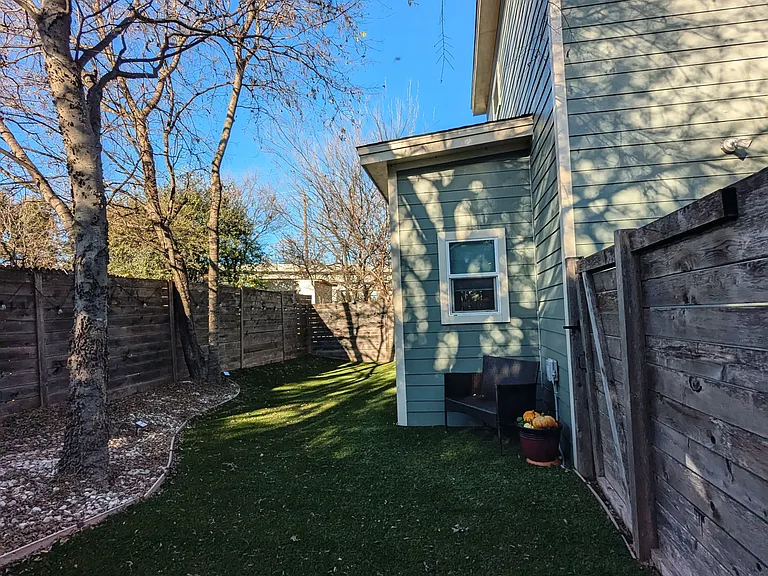 7612 Providence Ave #B — Photo 8