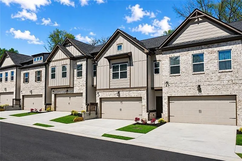 4 bed, 2.5 bath, 2351 sqft, $2,700 — Photo 1