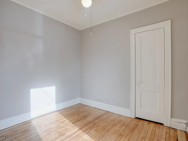 352 Cretin Ave N — Photo 5