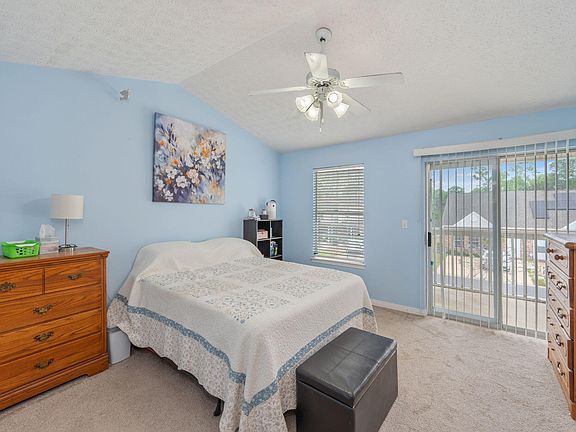 3rd image of 1847 Pointed Leaf Ln