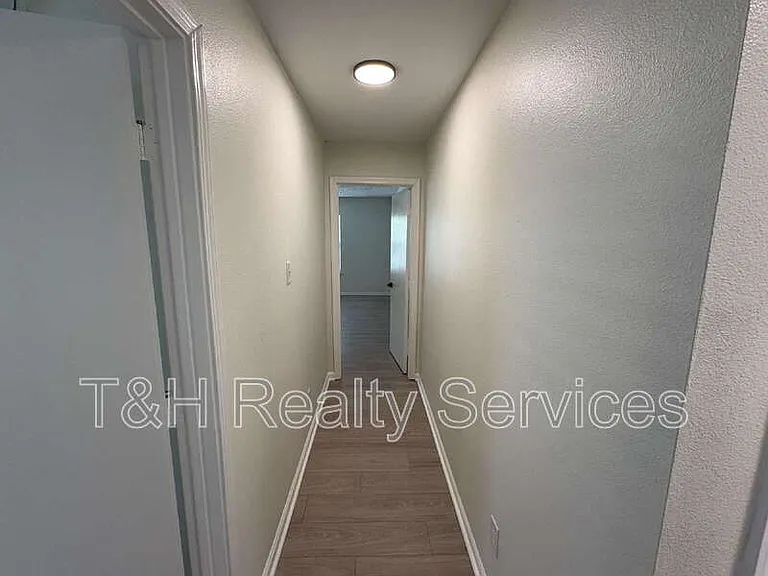 2145 Shadowbrook Dr — Photo 10