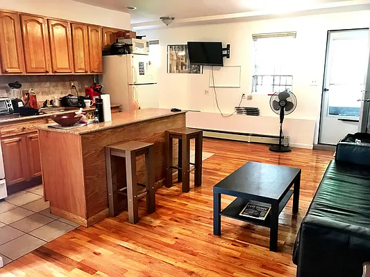 Rented by NY Space Finders Inc. | media 1