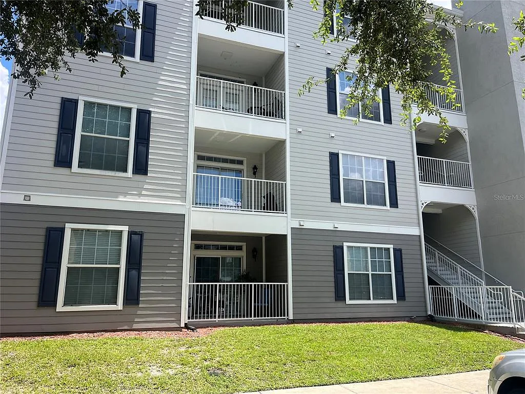 3 bed, 2.0 bath, 1269 sqft, $1,900 — Photo 1