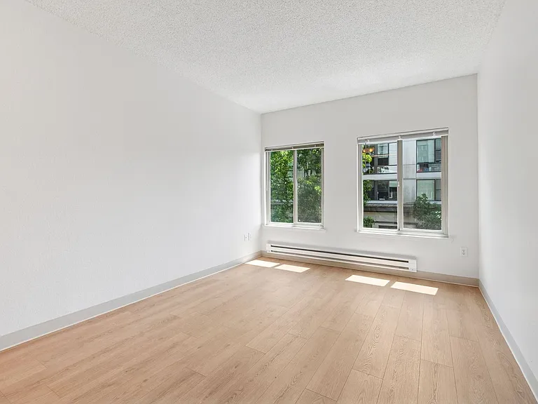 Pine Street Apartments — Photo 32