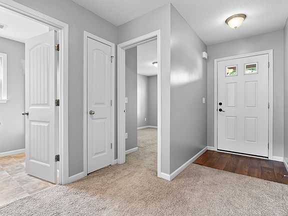 5th image of 10 Herndon Ct