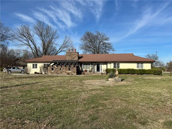 2405 S Stilwell St, Pittsburg, KS 66762