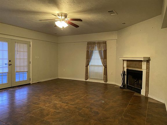 4th image of 208 E Max Lee St