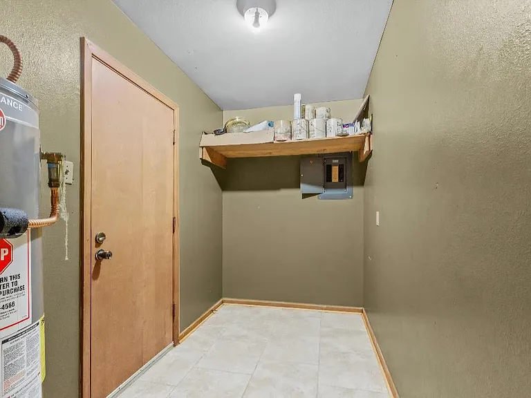 5574 Houston Dr — Photo 15