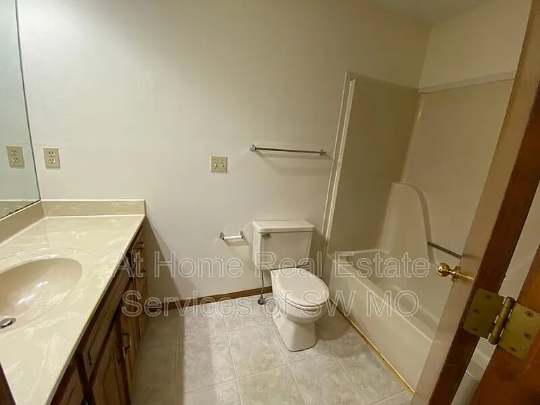 3034 W Greenwood St — Photo 7