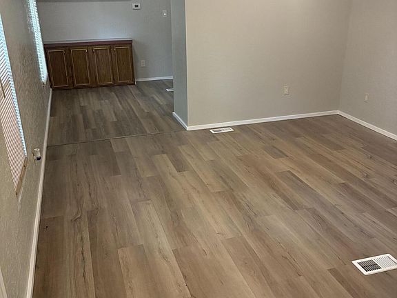 5th image of 254 Dartmoor Dr
