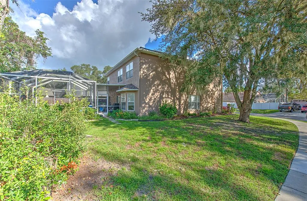 4 bed, 3.0 bath, 2339 sqft, $3,300 — Photo 4