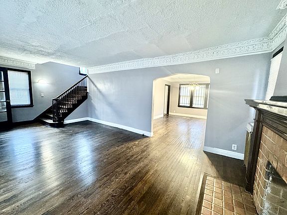 3rd image of 3749 Cortland St