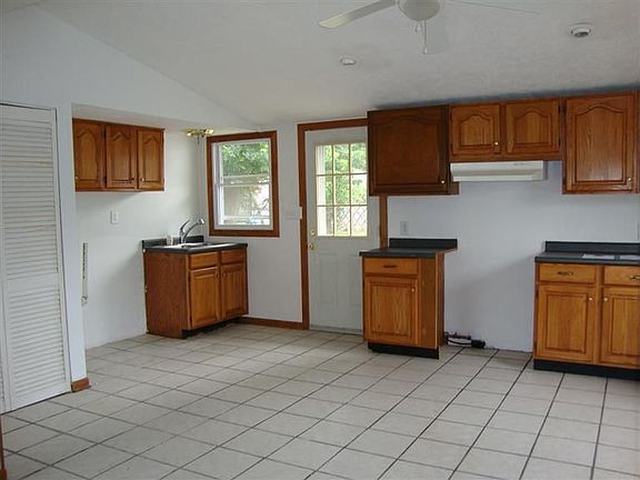 2nd image of 643 S Riverview Ave