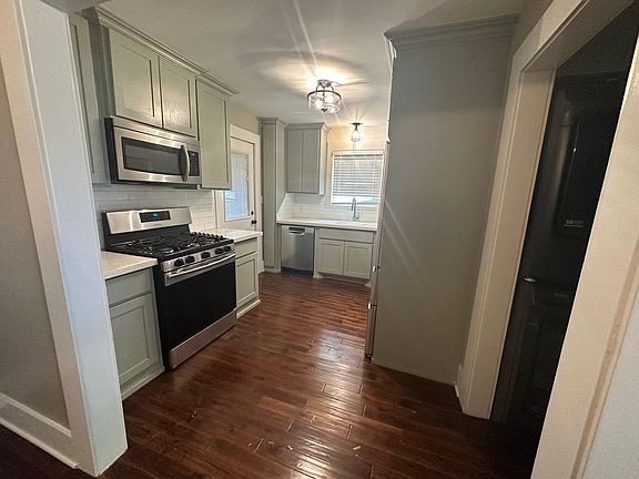 5th image of 224 Prospect St