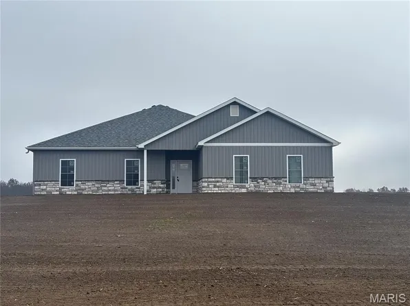 55820 Lone Cedar Trl, New London, MO 63459
