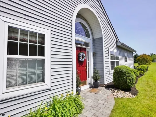 26 Esplanade Dr, Franklin Twp., NJ 08873