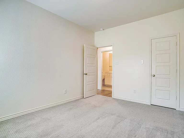 211 Athenia Dr — Photo 23