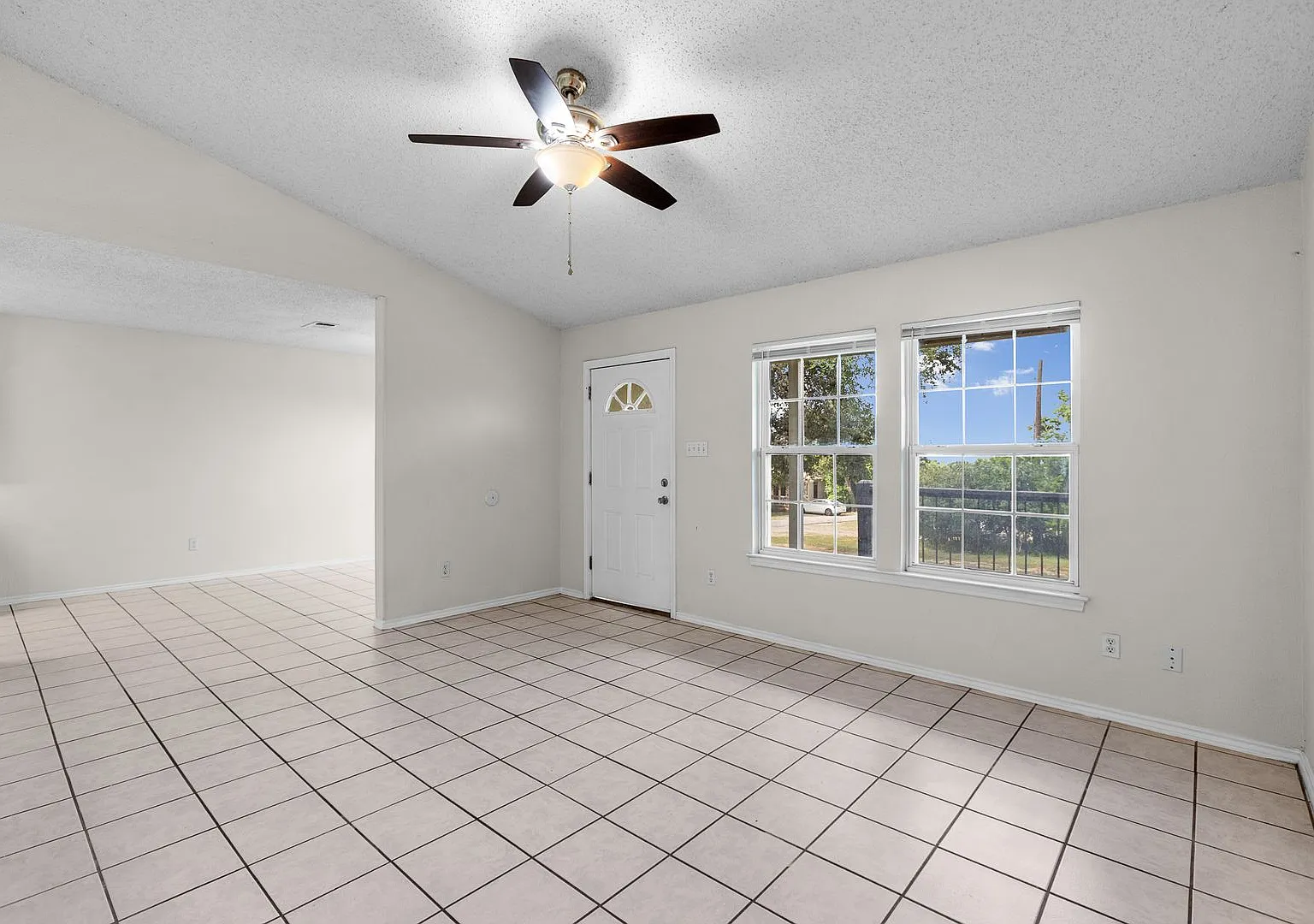 1629 Gordon Rd — Photo 1